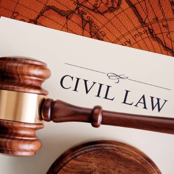 A gavel on top of a paper that says “civil law”